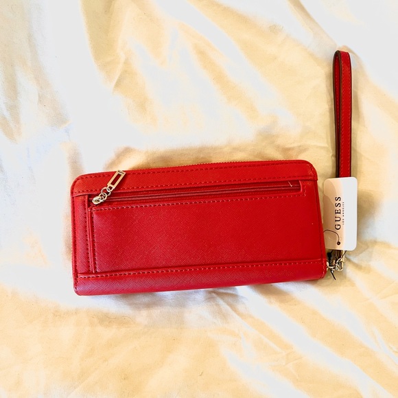 BNWT Guess Wallet - Picture 2 of 3